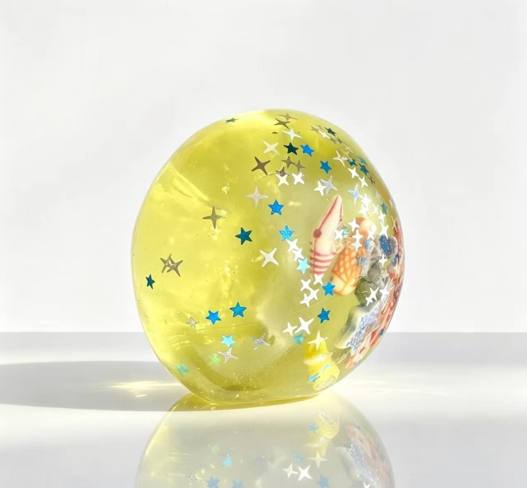 Yellow ocean shell glitter gel squishy ball