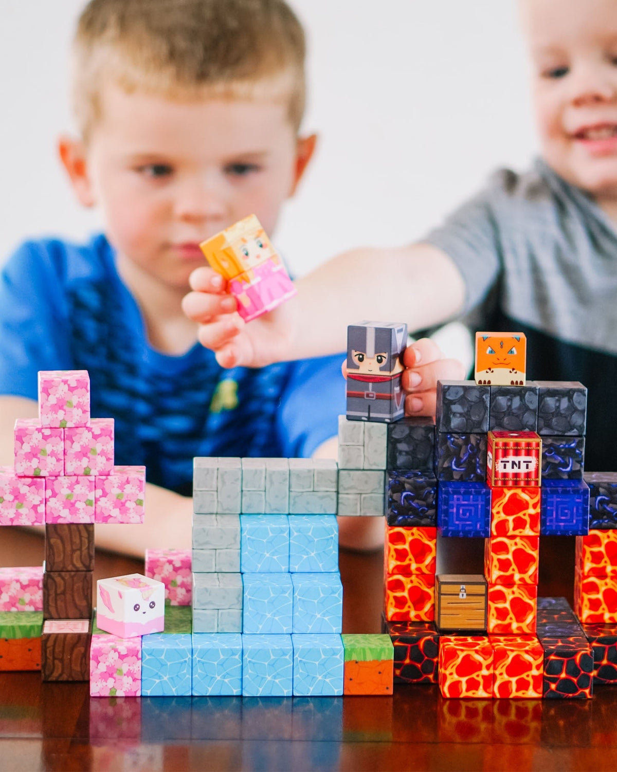Lava Knight & Sakura Princess Creative DIY Cube Building Set - 285 Pieces