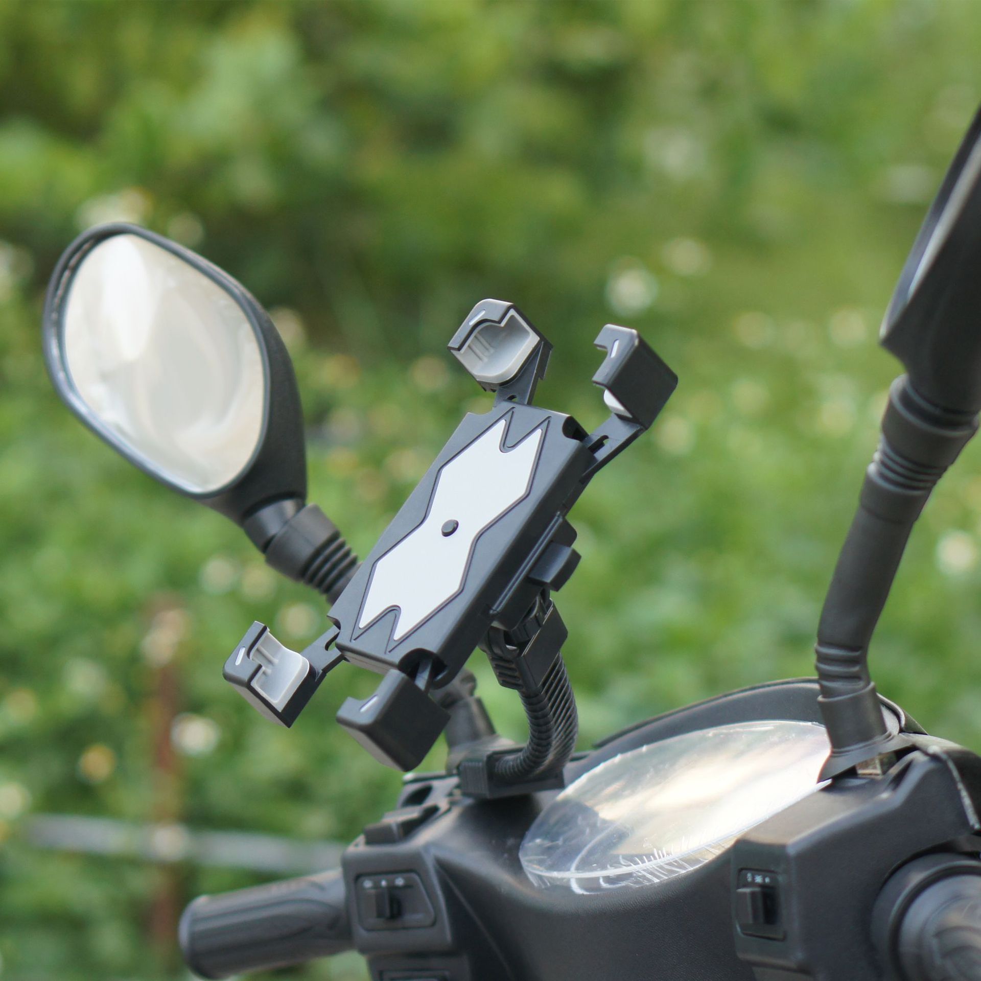 iTEQ Auto Lock Bike Holder or motorcycle phone holder-Black
